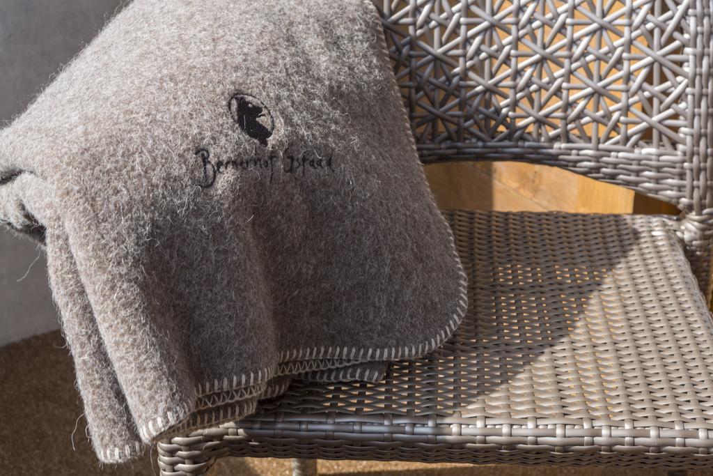 Bernerhof Swiss Quality Hotel Gstaad Ngoại thất bức ảnh