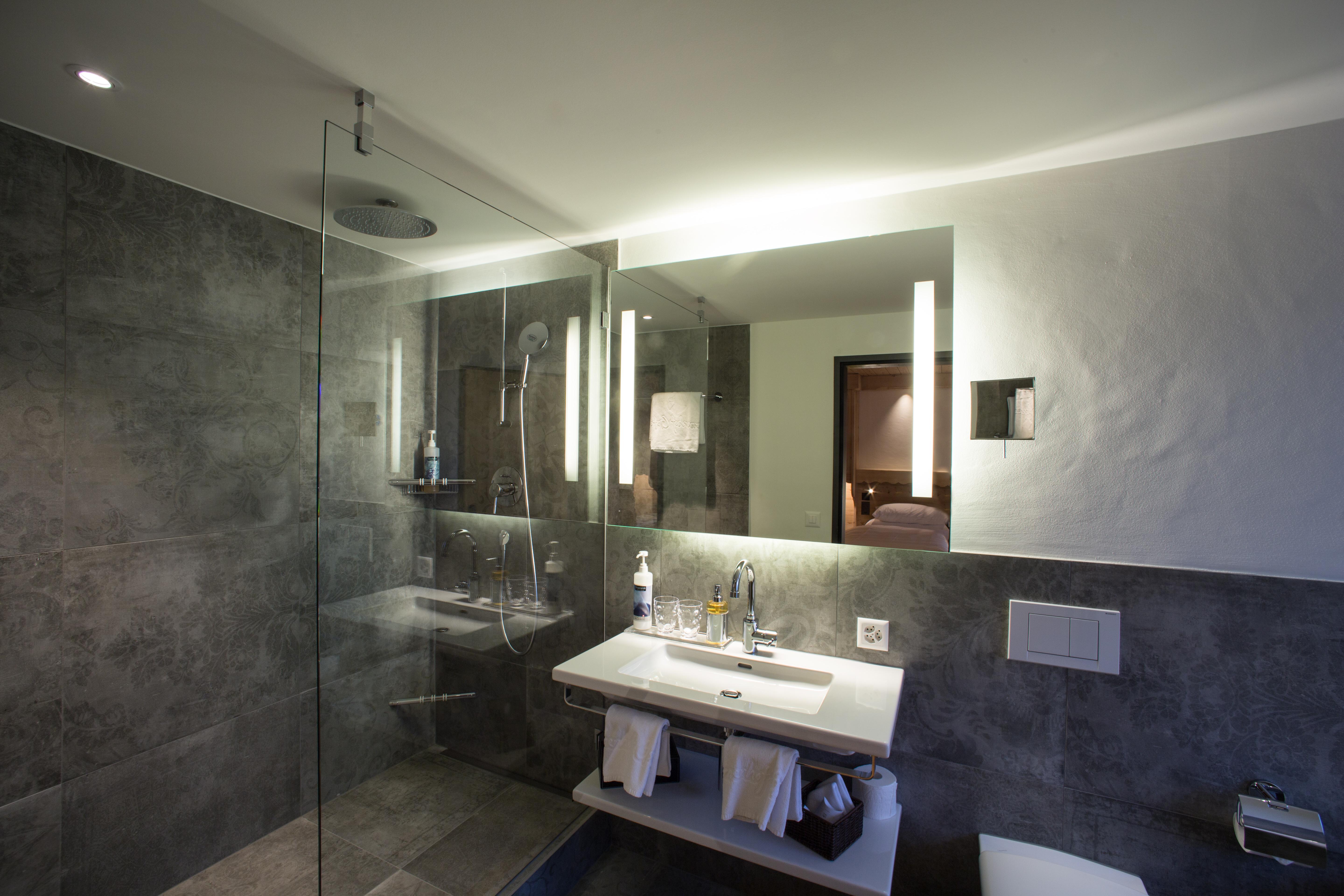 Bernerhof Swiss Quality Hotel Gstaad Ngoại thất bức ảnh